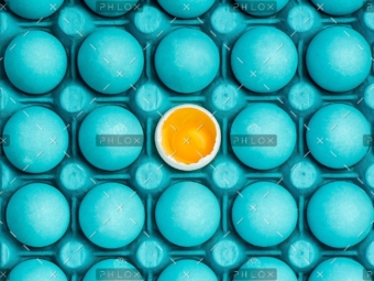 demo-attachment-8-minimal-visual-art-design-with-eggs-PEHTYBQ